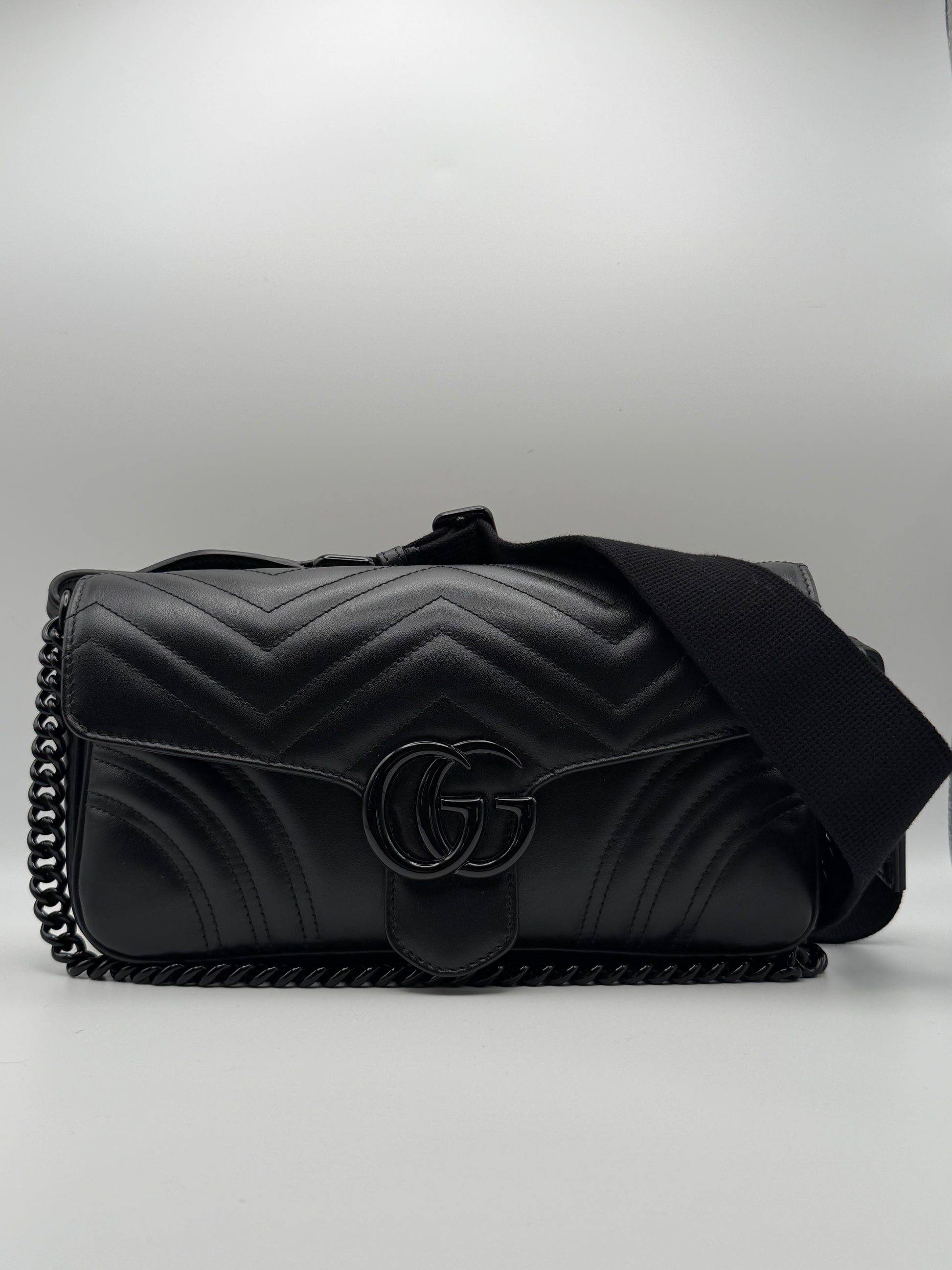 Borsa Gucci GG Marmont a spalla in pelle nera matelassé