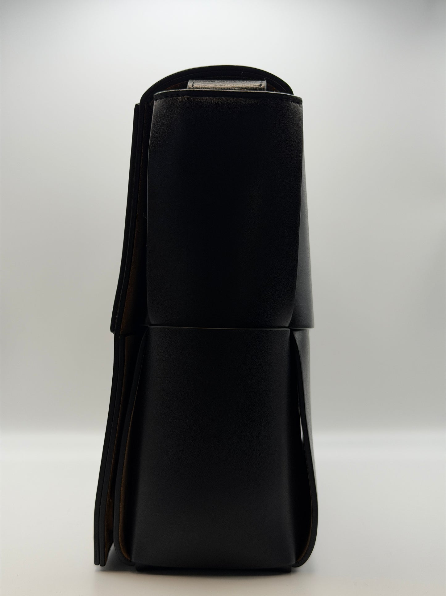 Bottega Veneta Cassette nera in pelle Intreccio maxi