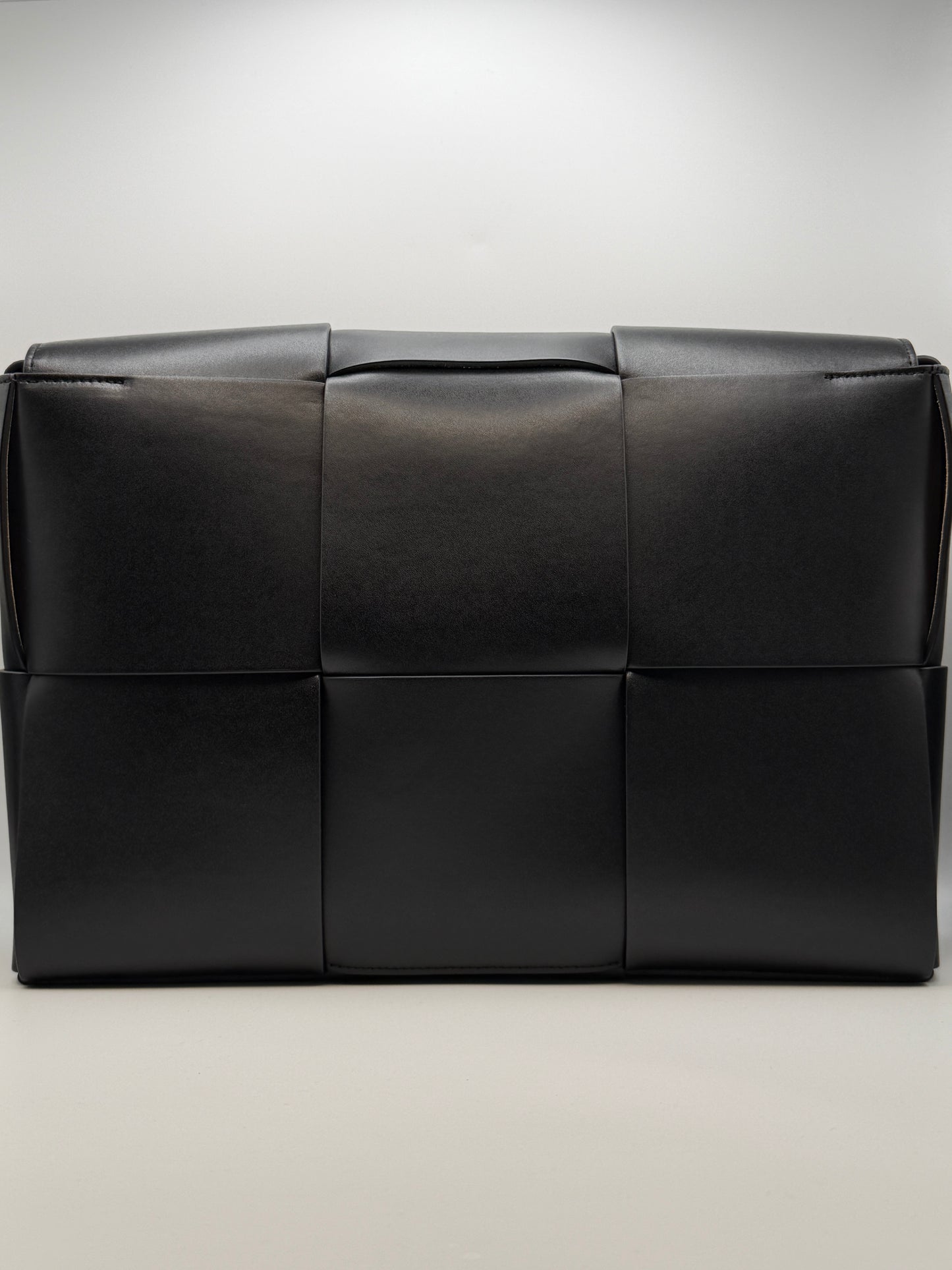 Bottega Veneta Cassette nera in pelle Intreccio maxi
