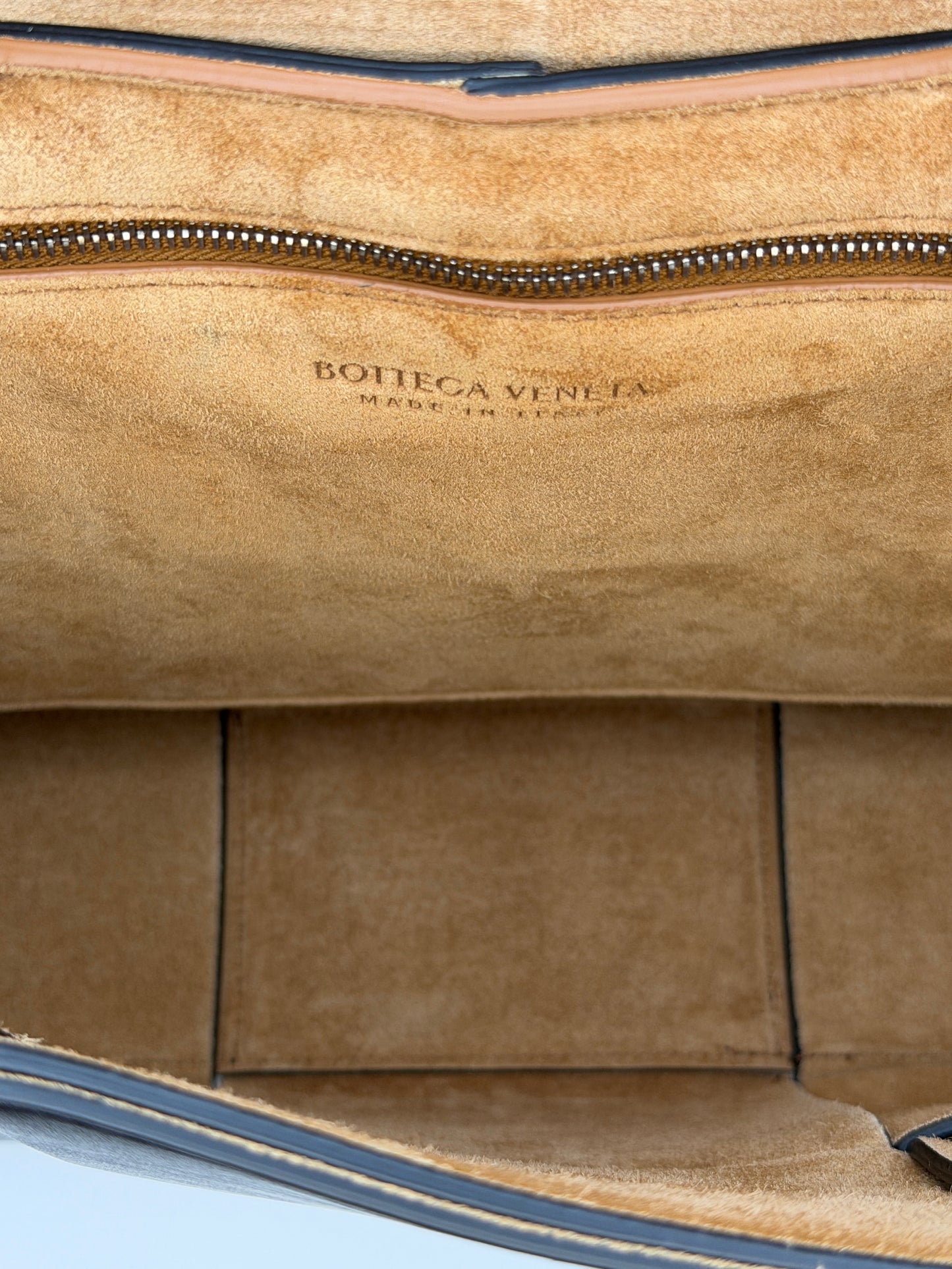 Bottega Veneta Cassette nera in pelle Intreccio maxi
