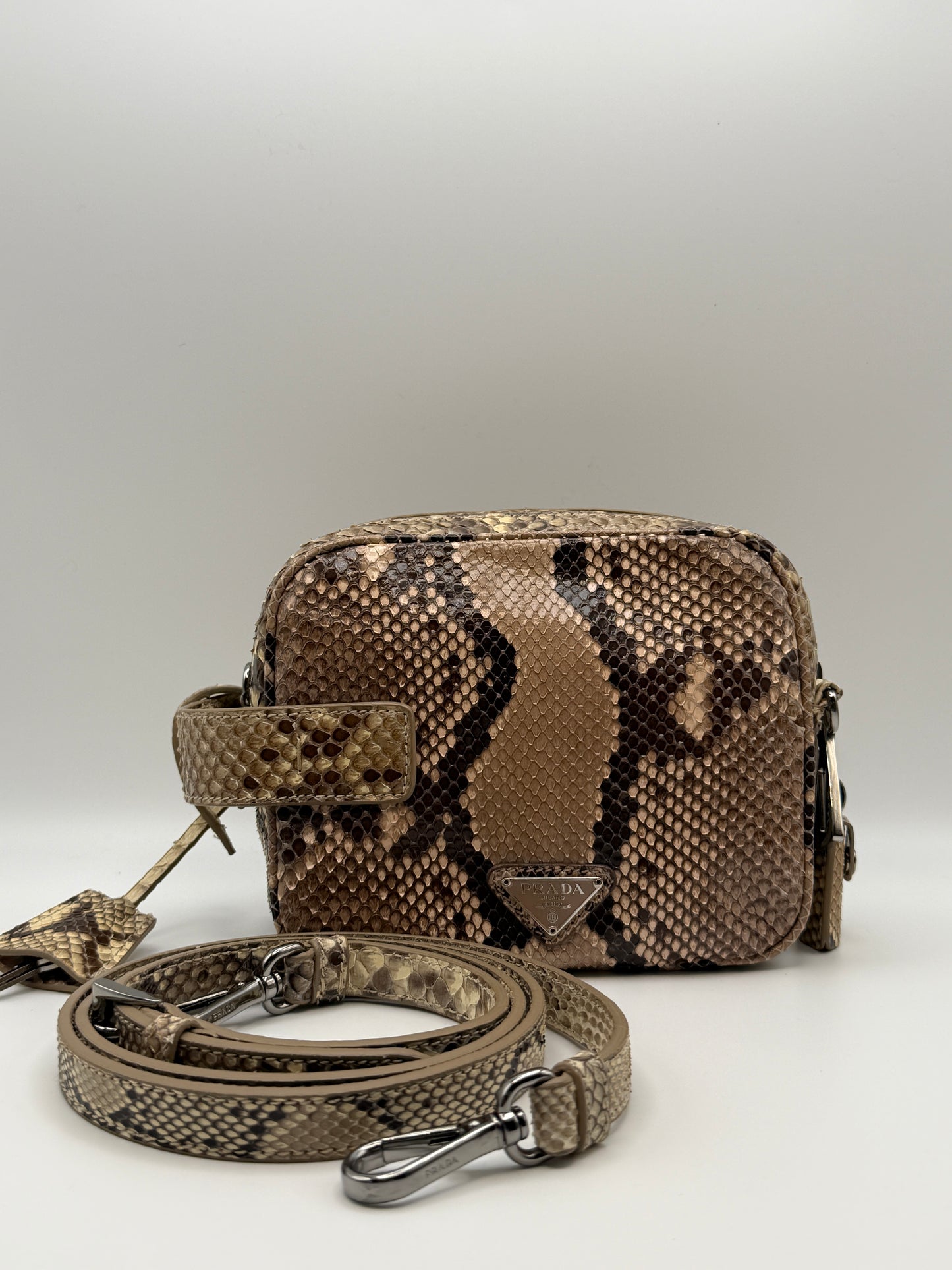 Prada Python Camera Bag in pelle di pitone naturale