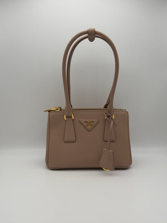 Borsa Prada Galleria Mini Saffiano Lux color cipria nuova